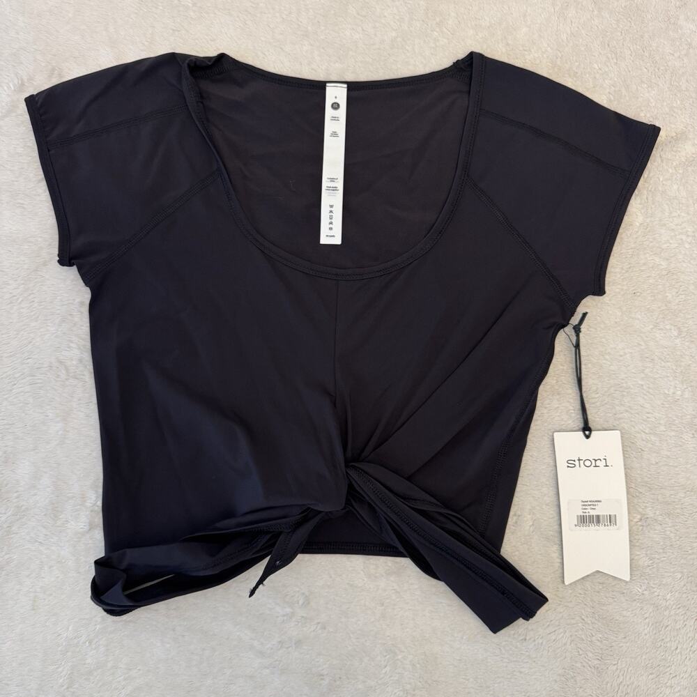 Stori Unscripted T-shirt with a knot-front tie